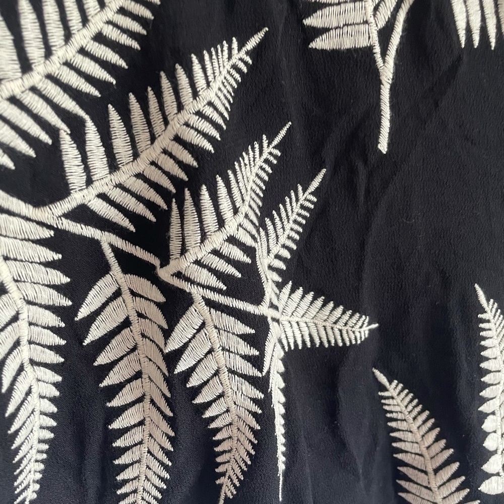 Fifteen Twenty embroidered cropped tee black and cream NWOT XS palm leaf - Picture 5 of 8